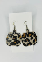 Load image into Gallery viewer, Genuine leather pumpkin earrings (in stock)