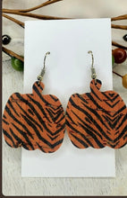 Load image into Gallery viewer, Genuine leather pumpkin earrings (in stock)