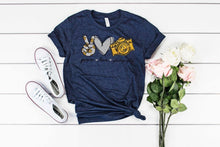 Load image into Gallery viewer, Peace love tees
